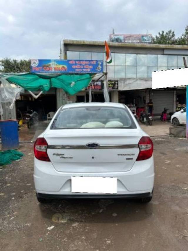 https://images10.gaadi.com/usedcar_image/4106657/original/processed_1a11a3cb-7970-427a-b2d6-36ac5f6d3da7.jpeg?imwidth=6402