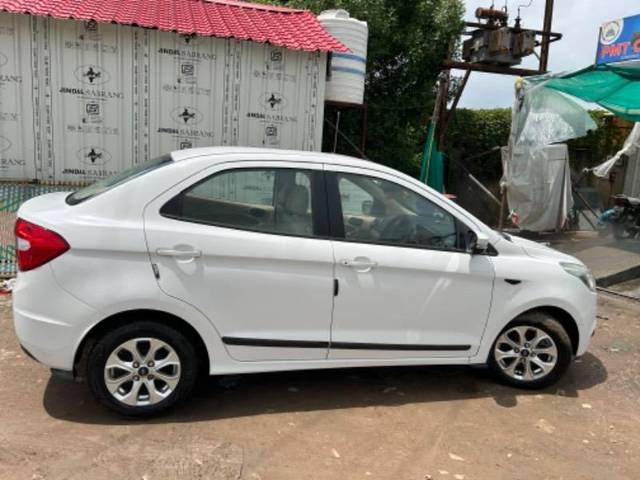 https://images10.gaadi.com/usedcar_image/4106657/original/processed_e52ab17d-566d-47e1-bb83-f0f751b8721e.jpeg?imwidth=6401