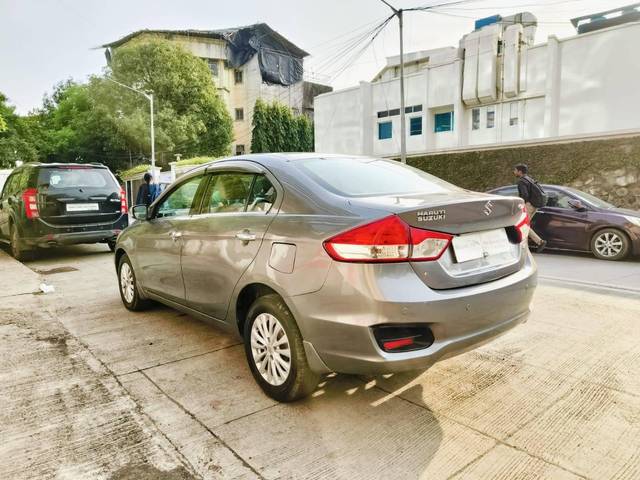 https://images10.gaadi.com/usedcar_image/4106681/original/processed_9bb039d051ce84c46f46a0715cd382d5.jpg?imwidth=6402