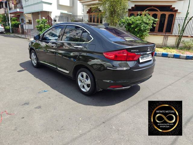 https://images10.gaadi.com/usedcar_image/4106824/original/processed_52f8794f523d8e81c83fe68537f6dad2.jpg?imwidth=6402