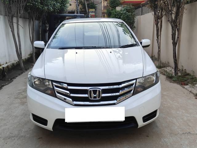 https://images10.gaadi.com/usedcar_image/4106978/original/processed_47ab6facad5deed9a328e2005930213e.jpg?imwidth=6402