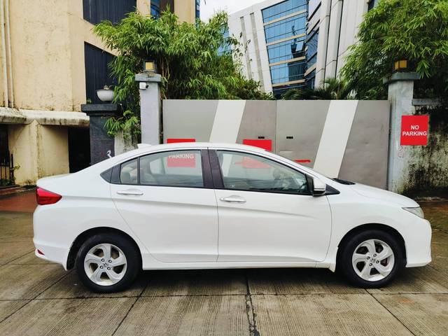 https://images10.gaadi.com/usedcar_image/4106980/original/processed_3a6f19aa10530bbd4416412a9ccf6cf6.jpeg?imwidth=6401