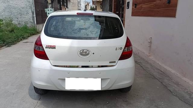 https://images10.gaadi.com/usedcar_image/4107297/original/processed_0069c040-077a-4570-9d90-482cab0dcb20.jpg?imwidth=6401