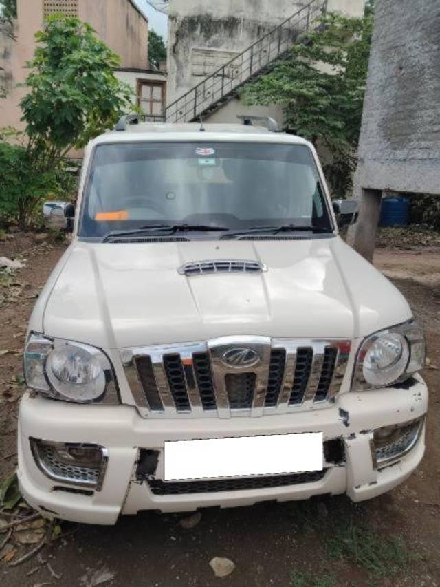 https://images10.gaadi.com/usedcar_image/4107361/original/processed_b5c37feb-e288-4e91-88f9-ce6742657de6.jpg?imwidth=6400