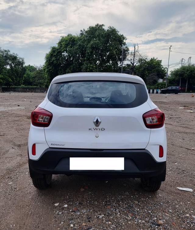 https://images10.gaadi.com/usedcar_image/4107460/original/processed_0986f8aa3a76d90b11025b9625f89f3b.jpg?imwidth=6402