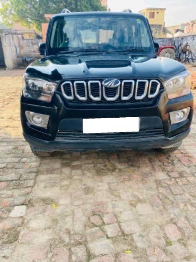 https://images10.gaadi.com/usedcar_image/4107538/original/processed_e1b41c0d-14be-41ee-9c52-6c71884dd7df.jpeg?imwidth=6401