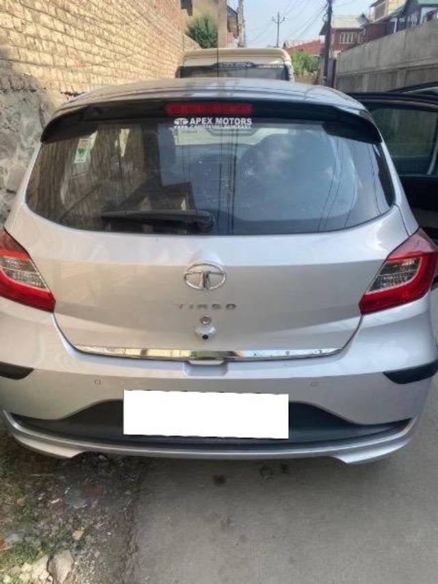 https://images10.gaadi.com/usedcar_image/4107559/original/processed_fd20a16d-152f-4f23-b3ac-dc0f2bc3ab82.jpeg?imwidth=6401