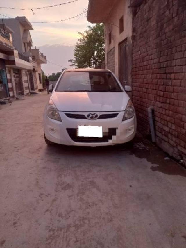 https://images10.gaadi.com/usedcar_image/4107615/original/processed_6f21a9fa-4c91-4156-a2a2-b664f7f68318.jpg?imwidth=6400