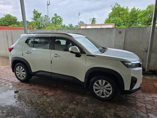 https://images10.gaadi.com/usedcar_image/4107640/original/processed_aa571dd1-b9dd-49be-8661-e28f61be855c.jpg?imwidth=6402