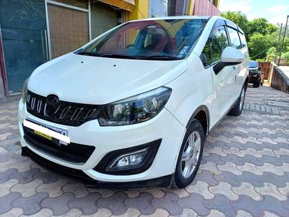 Mahindra Marazzo M6