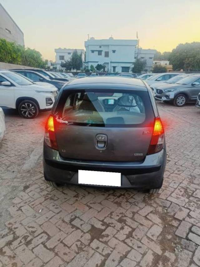 https://images10.gaadi.com/usedcar_image/4107731/original/processed_c0d30ec7-b696-49e7-9394-3fe98839a678.jpeg?imwidth=6402