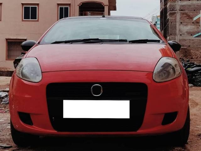 https://images10.gaadi.com/usedcar_image/4107775/original/processed_57bb20022dd902e02b3d614cf9091967.jpg?imwidth=6401