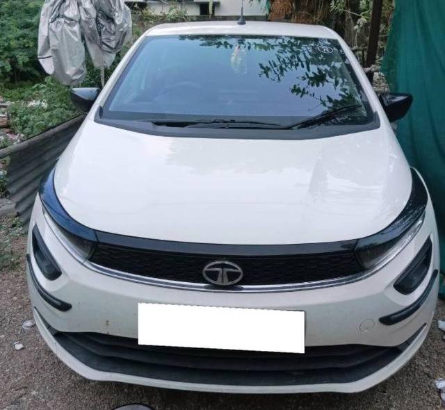 https://images10.gaadi.com/usedcar_image/4107791/original/processed_10eb3a02-4140-494c-aeca-7186cdc749a8.jpeg?imwidth=6400