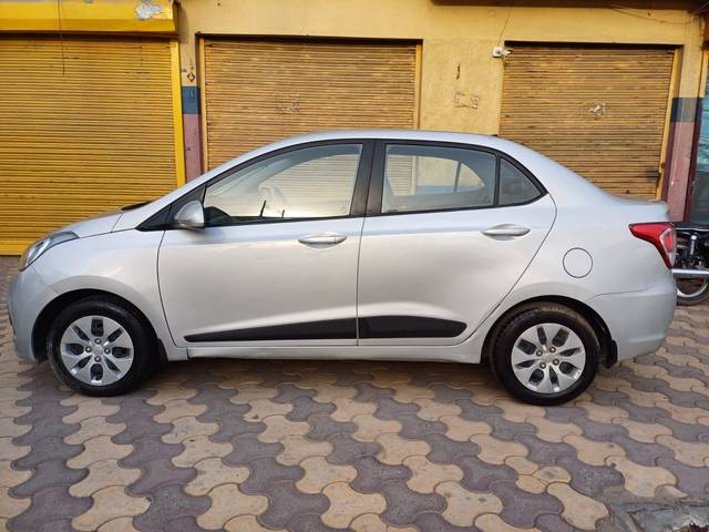 https://images10.gaadi.com/usedcar_image/4108023/original/bd1c8711ead2e1fdbeb16d03ad99ec0a.jpeg?imwidth=6402