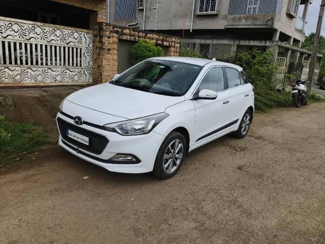 https://images10.gaadi.com/usedcar_image/4108055/original/processed_f5668555-b59f-415a-a04a-d44f5c7fe661.jpg?imwidth=6400