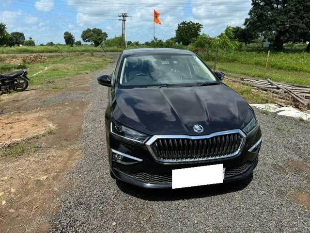 https://images10.gaadi.com/usedcar_image/4108075/original/processed_9597b8be-6b46-4b7f-9253-a595e030b863.jpg?imwidth=6401