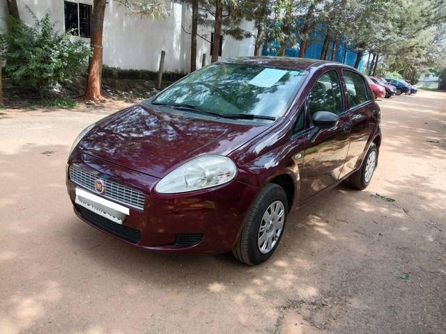 https://images10.gaadi.com/usedcar_image/4108282/original/processed_25d0600b92d99f5083091ec58bc60ba2.jpg?imwidth=6402