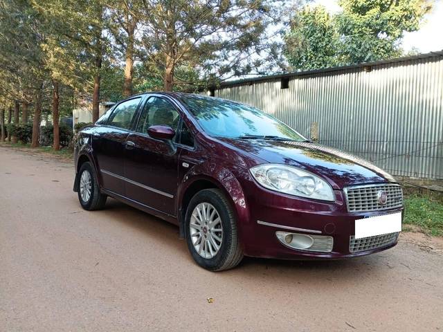 https://images10.gaadi.com/usedcar_image/4108294/original/processed_ad203925701c33d2e9b2a18a5c2df945.jpg?imwidth=6400