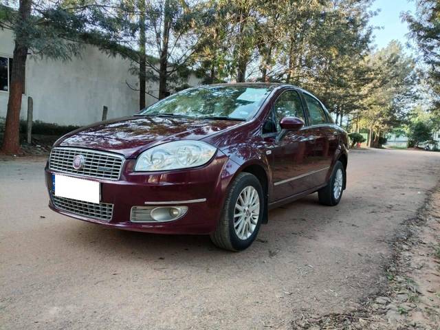 https://images10.gaadi.com/usedcar_image/4108294/original/processed_c363da180bd2e381b2a697a549e53bb8.jpg?imwidth=6402