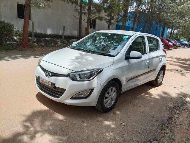 https://images10.gaadi.com/usedcar_image/4108315/original/processed_0667bfca92d61c14c611191d32f12825.jpg?imwidth=6401