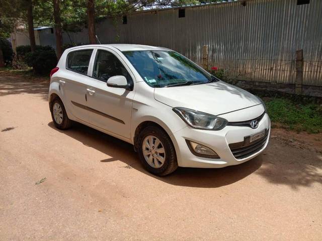 https://images10.gaadi.com/usedcar_image/4108315/original/processed_dad553dfada9d30a0fbbaa70e3f7e004.jpg?imwidth=6402