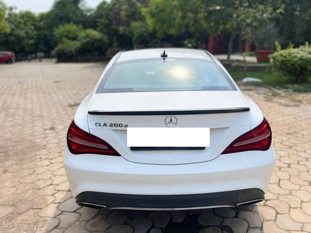 https://images10.gaadi.com/usedcar_image/4108395/original/processed_060a36bac07f4aa6062a1a88796d2cb7.jpg?imwidth=6402