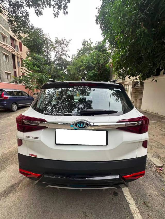 https://images10.gaadi.com/usedcar_image/4108511/original/processed_f6736451128c0f5f80aa297e4464a223.jpg?imwidth=6402