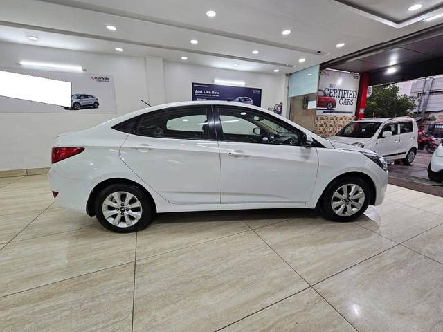 https://images10.gaadi.com/usedcar_image/4108516/original/processed_1176a0c363fba0b0aa6b0178f2b24e9a.jpg?imwidth=6401