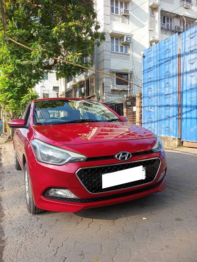 https://images10.gaadi.com/usedcar_image/4108518/original/processed_4b8692eede09f88f4447949febb6dccf.jpg?imwidth=6402