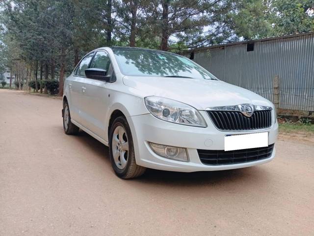 https://images10.gaadi.com/usedcar_image/4108533/original/processed_dbe9eb412613f686aa1606585c29520b.jpg?imwidth=6400