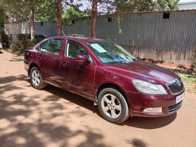 https://images10.gaadi.com/usedcar_image/4108545/original/7d532878b0a6033e9ae22f2f56091381.jpg?imwidth=6400