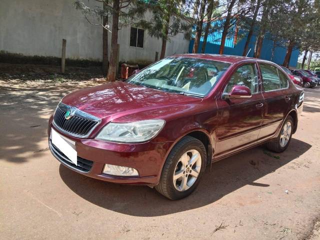 https://images10.gaadi.com/usedcar_image/4108545/original/processed_e0ae74fe98523416d993fbaff02ed328.jpg?imwidth=6402