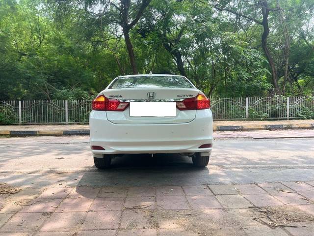 https://images10.gaadi.com/usedcar_image/4108549/original/processed_a677bb40bdaec70056c95a426c32b083.jpg?imwidth=6402