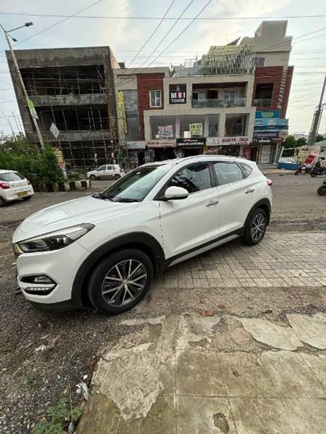 https://images10.gaadi.com/usedcar_image/4108630/original/processed_56a253b2-4ff5-42c5-8b2e-0417f43910b4.jpeg?imwidth=6400