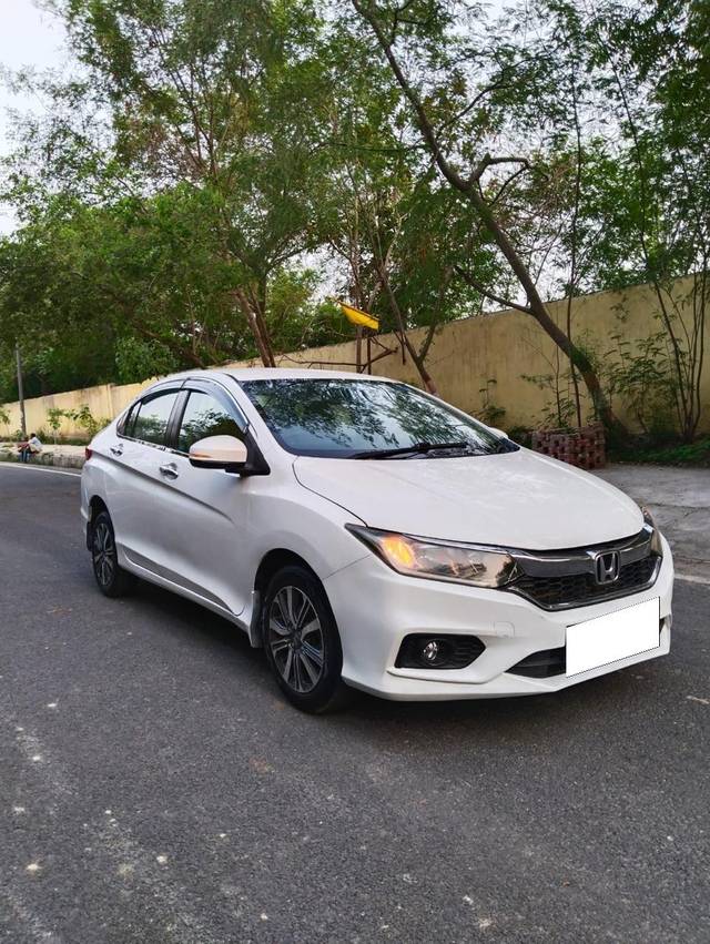 https://images10.gaadi.com/usedcar_image/4108659/original/processed_b0f200e6c82a9c30bd30062d0c8b5f27.jpg?imwidth=6400