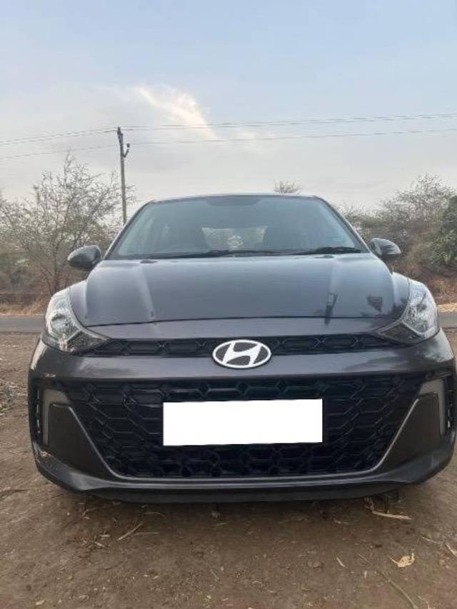 https://images10.gaadi.com/usedcar_image/4108883/original/processed_0ea89190-ffa4-4aea-9153-56b9022bd393.jpg?imwidth=6401