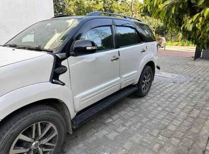 Toyota Fortuner 4x2 AT