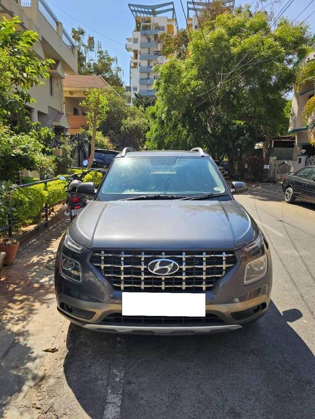 https://images10.gaadi.com/usedcar_image/4109136/original/processed_26660d23-613e-4bf3-88f0-d91b511d3809.jpg?imwidth=6400