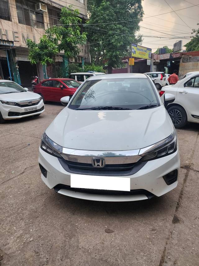 https://images10.gaadi.com/usedcar_image/4109236/original/processed_10dfcae2c38ccb4204061f616e94c1a9.jpg?imwidth=6402