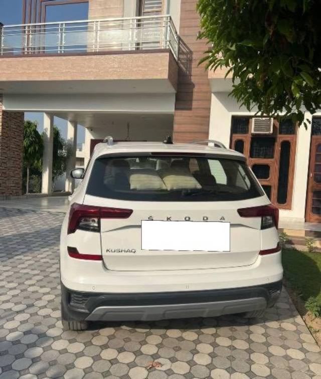 https://images10.gaadi.com/usedcar_image/4109411/original/processed_145d9434-4044-4d3f-b23c-507812911482.jpeg?imwidth=6402