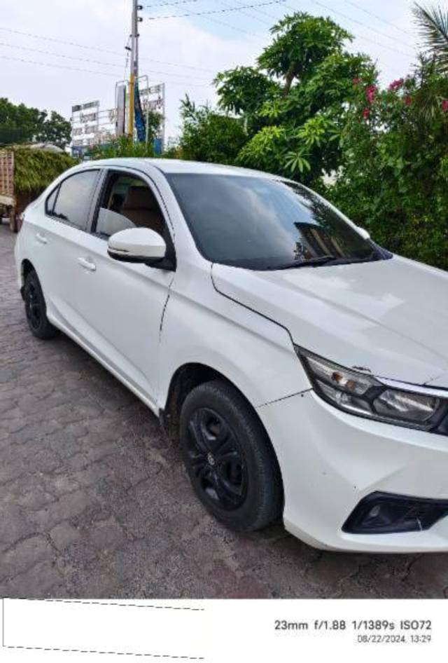 https://images10.gaadi.com/usedcar_image/4109434/original/processed_105cadc0-43de-47d0-9b78-034051a39c2a.jpg?imwidth=6402