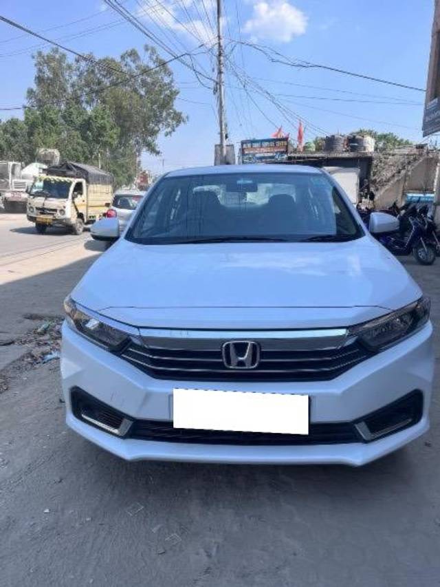 https://images10.gaadi.com/usedcar_image/4109440/original/processed_1e5ebe7a-9d46-446c-b259-ce13018d850e.jpeg?imwidth=6400