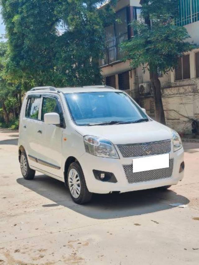 https://images10.gaadi.com/usedcar_image/4109598/original/processed_1a516c8e-aa3d-4ed4-8a44-347c0ef60573.jpg?imwidth=6400