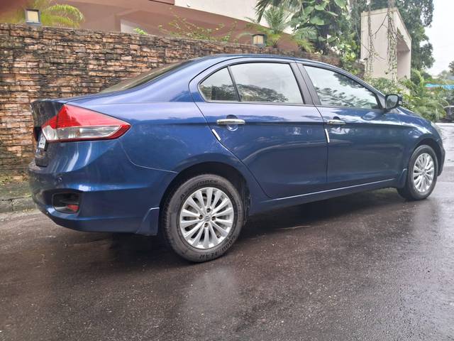 https://images10.gaadi.com/usedcar_image/4109651/original/processed_5d16646ca3d4c6dc3a1b6a1a085ca832.jpg?imwidth=6402