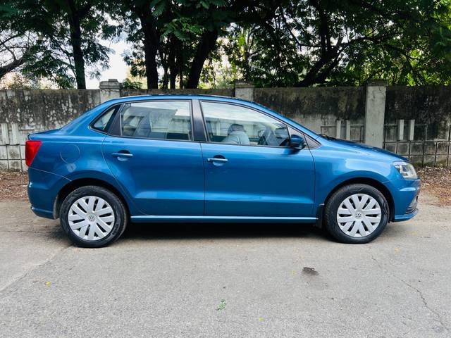 https://images10.gaadi.com/usedcar_image/4109767/original/processed_6bd0a224cc19bc72e84296cee2c3b999.jpg?imwidth=6401