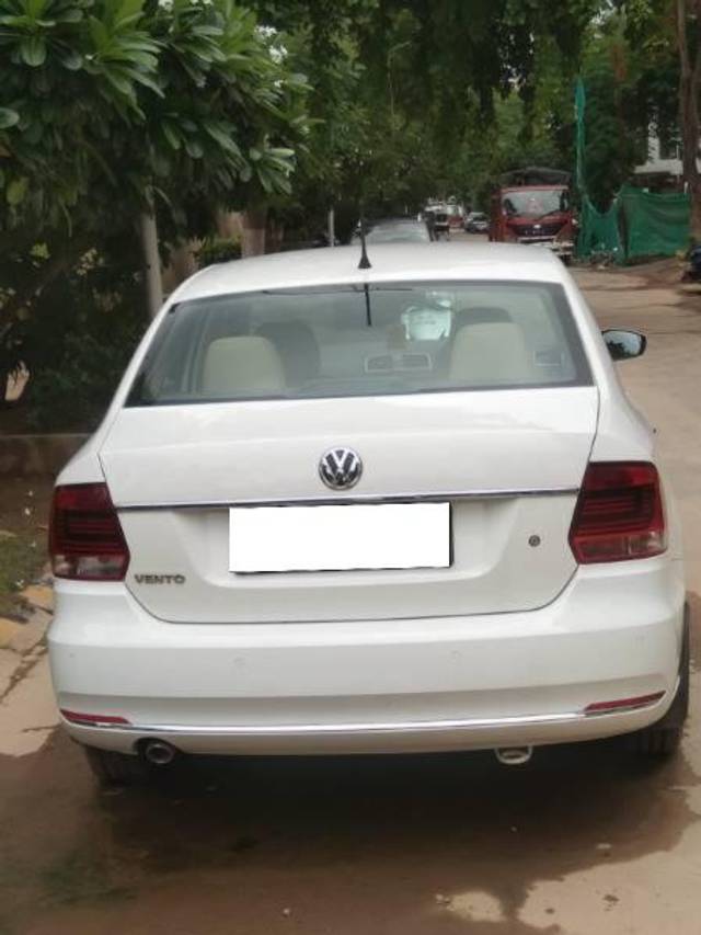 https://images10.gaadi.com/usedcar_image/4109814/original/processed_6783d5e9-7427-4a2f-b918-fd8218d848a0.jpg?imwidth=6401