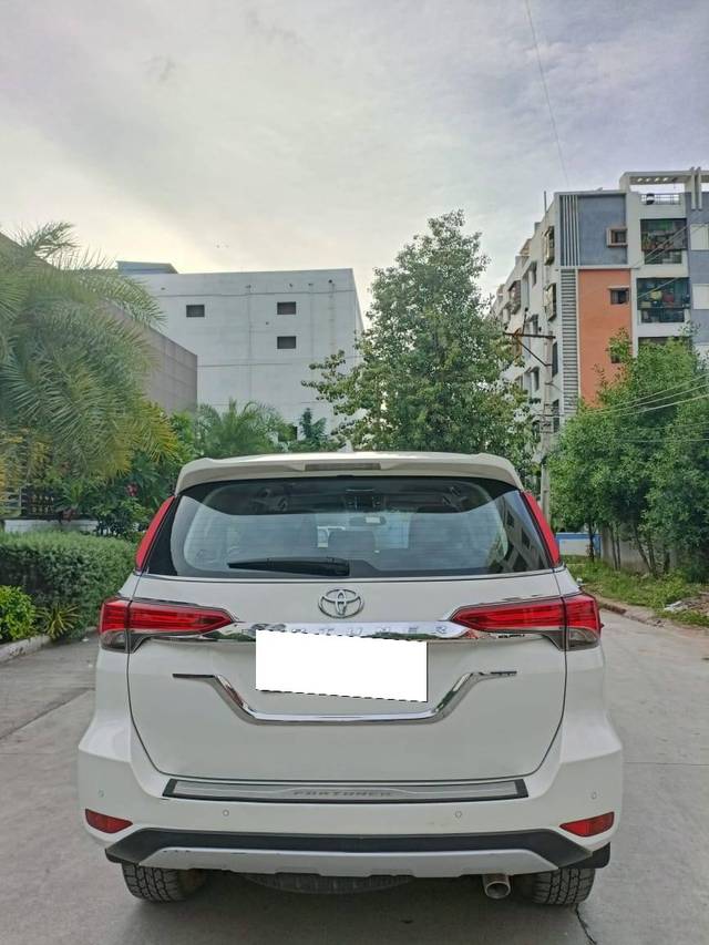 https://images10.gaadi.com/usedcar_image/4109892/original/processed_2d3851ee9bd6e29c045f223d1a2815af.jpg?imwidth=6402