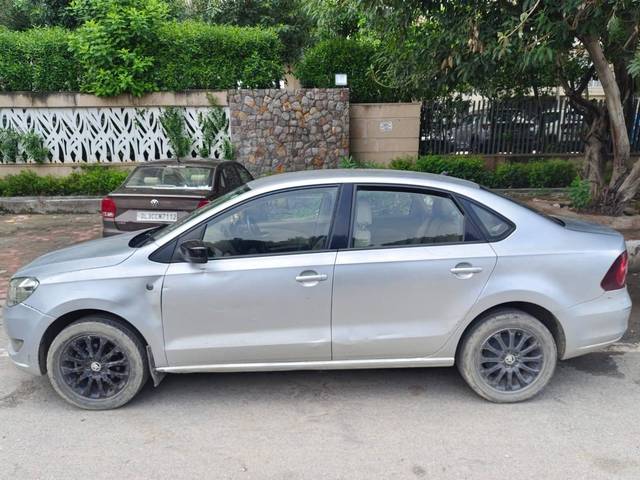 https://images10.gaadi.com/usedcar_image/4109936/original/processed_29c2d015f95db218346b01ef3a73d470.jpg?imwidth=6402