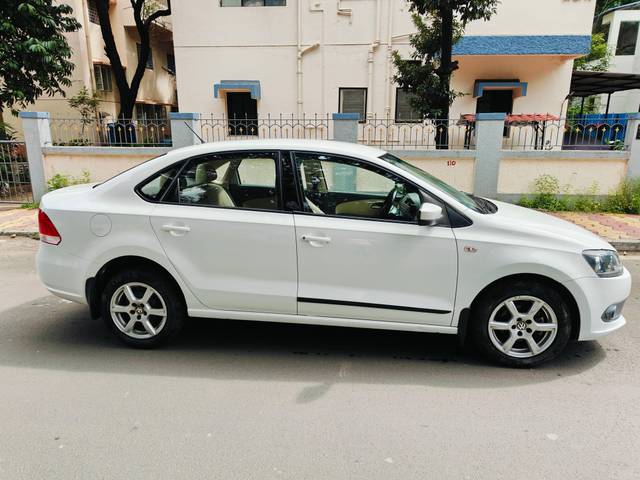 https://images10.gaadi.com/usedcar_image/4109949/original/processed_2853a5fc4155eab877aee9e6085b7948.jpg?imwidth=6401