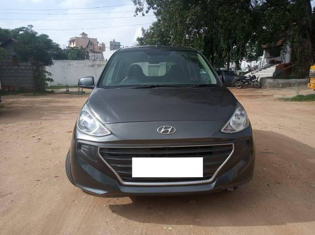 https://images10.gaadi.com/usedcar_image/4109981/original/processed_ae7126234bc8f9e23f15c9686b41d36b.jpg?imwidth=6400